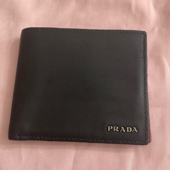 Prada Men’s leather wallet - Picture 1 of 4